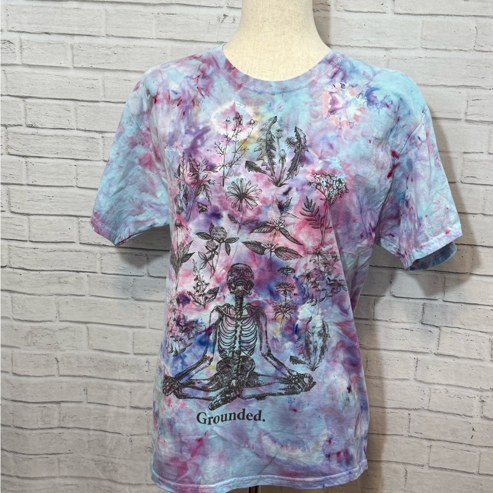 Ice dye Graphic Skeleton Meditating Tee, Unisex Medium, Pink Blue Purple